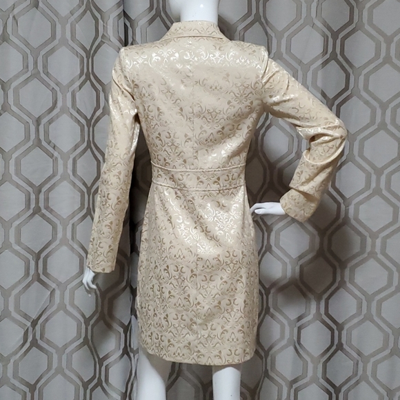 Beautiful soft gold brocade evening jacket - Picture 5 of 7